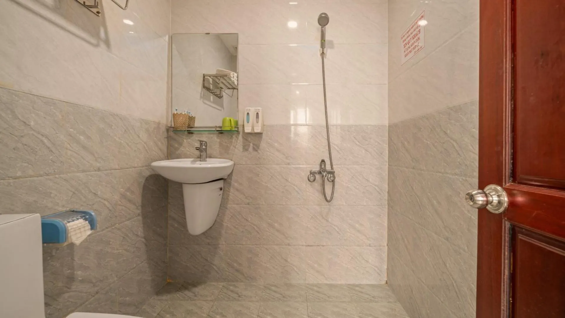 Hung Thu Hotel Da Nang 2*,  Vietnam